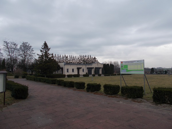 zdjęcie przedstawiające kaplicę na cmentarzu